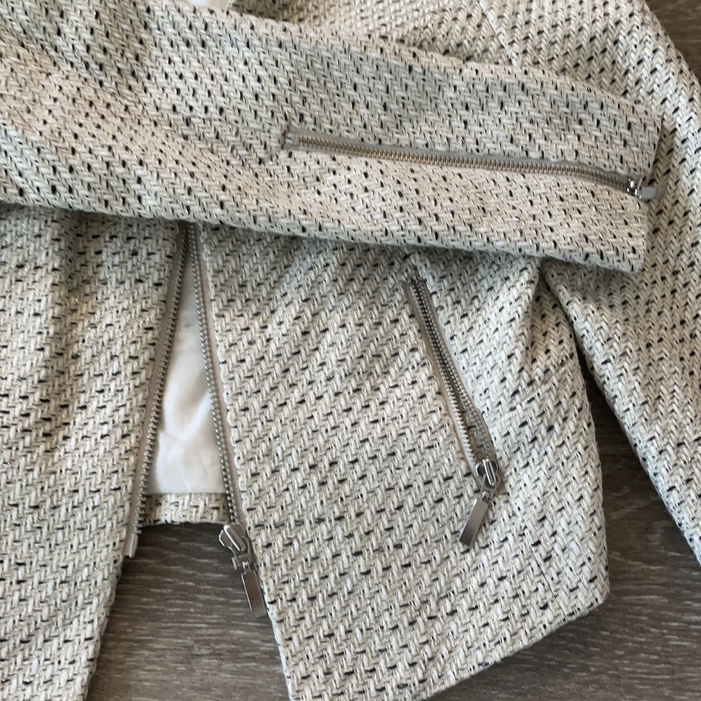 Blazer - Picture 4 of 5